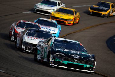 11 Ağustos 2024-Richmond, VA; Brad Keselowski Richmond, VA, ABD 'deki Cook Out 400 için ön sahada yarışıyor.