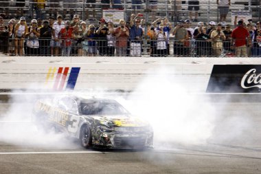 11 Ağustos 2024-Richmond, VA; Austin Dillon Richmond, VA, ABD 'de Cook Out 400' ü kazanmasını kutluyor.