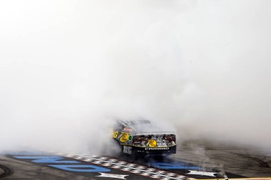 11 Ağustos 2024-Richmond, VA; Austin Dillon Richmond, VA, ABD 'de Cook Out 400' ü kazanmasını kutluyor.