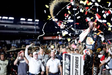 11 Ağustos 2024-Richmond, VA; Austin Dillon Richmond, VA, ABD 'de Cook Out 400' ü kazanmasını kutluyor.