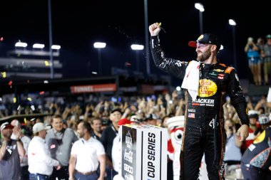 11 Ağustos 2024-Richmond, VA; Austin Dillon Richmond, VA, ABD 'de Cook Out 400' ü kazanmasını kutluyor.