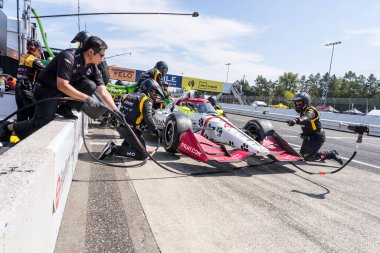 Payette, Idaho 'dan STING RAY ROBB (41) Portland' daki Portland Uluslararası Yarış Pisti 'nde Bitnile.com Grand Prix sırasında servis için pitroad' a gelir..