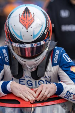 Christchurch, Yeni Zelanda 'dan MARCUS ARMSTRONG (11) (NZL) Portland' daki Portland Uluslararası Yarış Pisti 'nde Bitnile.com Grand Prix antrenmanına hazırlanıyor..