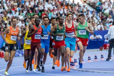 5 Ağustos 2024-Paris, Saint-Denis: BILAL TABTI (ALG), Fransa 'nın başkenti Paris' te düzenlenen 2024 Paris Yaz Olimpiyatları sırasında Stade de de France Stadyumu 'nda düzenlenen Erkekler 3000m Hücum Turu' nda mücadele etmektedir..