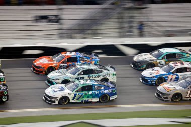 24 Ağustos 2024-Daytona, FL; Chris Buescher Daytona, FL, ABD 'de Coca Cola Zero Sugar 400 sırasında dördüncü viraja giriyor.