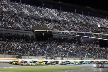 24 Ağustos 2024-Daytona, FL; Brad Keselowski Daytona, FL, ABD 'de Coca Cola Zero Sugar 400 sırasında dördüncü viraja giriyor.
