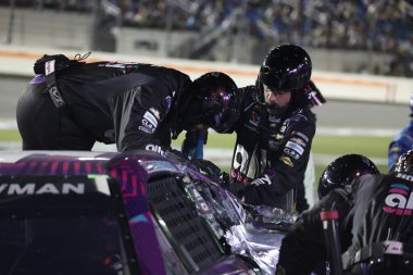 24 Ağustos 2024-Daytona, FL; Alex Bowman Daytona, FL, ABD 'de Coca Cola Zero Sugar 400 için mola verdi.