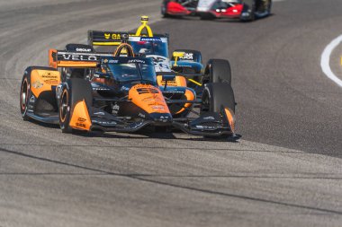 NTT INDYCAR SERIES sürücüsü, PATO OWARD (5) (MEX) Monterey, Meksika Hy-Vee Milwaukee Mile 250 's sırasında Batı Allis' teki Milwaukee Mile, WI.