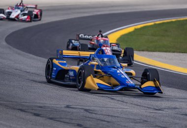 Sep 01, 2024-Batı Allis, WI; NTT INDYCAR SERIES sürücüsü, KYFFIN SIMPSON (R) (R) (BRB) Bridgetown, Barbados Hy-Vee Milwaukee Mile 250 's sırasında Batı Allis, WI' deki Milwaukee Mile virajlarda yarışır..