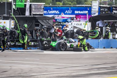 Sep 01, 2024-Batı Allis, WI; CONOR DALY (78) (ABD) Indiana, Indiana Hy-Vee Milwaukee Mile 250 'ler sırasında hizmet için Batı Allis, WI' deki Milwaukee Mile 'e gelir..