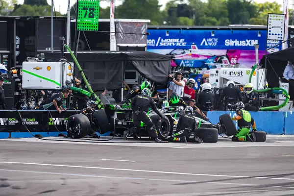 Sep 01, 2024-Batı Allis, WI; CONOR DALY (78) (ABD) Indiana, Indiana Hy-Vee Milwaukee Mile 250 'ler sırasında hizmet için Batı Allis, WI' deki Milwaukee Mile 'e gelir..