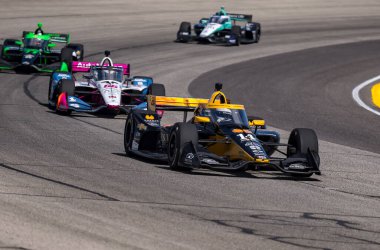 NTT INDYCAR SERIES sürücüsü, SANTINO FERRUCCI (14) (ABD) Hy-Vee Milwaukee 250 'ler sırasında Batı Allis' teki Milwaukee Mile, WI.