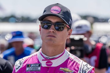 NASCAR Cup Serisi sürücüsü ZANE SMITH (71), taraftarlara Hampton, GA 'daki Atlanta Motor Speeway' deki Walmart 'ta bulunan Quaker State 400' den önce tanıtıldı..