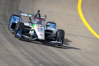 Gainbridge 'in Lübnan' daki Nashville Superspeedway 'de sunduğu Büyük Makine Müzik Şehri Grand Prix için New Albany, Ohio' dan GRAHAM RAHAL (15) (ABD) uygulamaları.