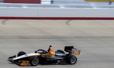 Odiham, İngiltere 'den Firestone Serisi sürücüsü LOUIS FOSTER (26), Gainbridge' in Lübnan 'daki Nashville Superspeedway' de sunduğu Büyük Makine Müzik Şehri Grand Prix 'inde virajlarda yarışır..