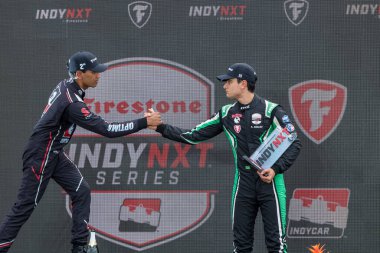 Firestone Serisi sürücüsü CAIO COLlet (18) (R) tarafından INDY NXT, Lübnan 'daki Nashville Superspeedway' de Gainbridge tarafından sunulan Büyük Makine Müzik Şehri Grand Prix 'inde üçüncü sırada yer aldı..