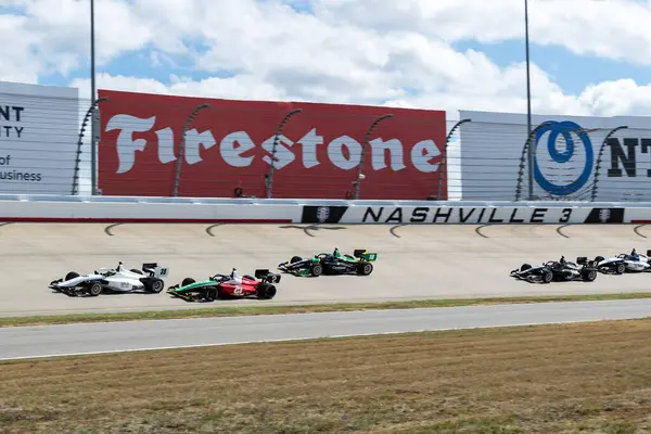 Firestone Serisi sürücüsü HRISTIAN BROOKS (39) (R) (Santa Clarita, Kaliforniya), Gainbridge 'in Lübnan' daki Nashville Superspeedway 'de sunduğu Big Machine Music City Grand Prix sırasında virajlarda yarışır..
