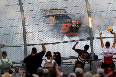 NASCAR Xfinity Serisi SAMMY SMITH (8), Lincoln 'deki Talladega Superspeedway 250 yarışını kazandı..