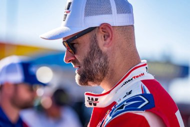 NASCAR Xfinity Serisi sürücüsü, SHANE VAN GISBERGEN (97), Concord, NC 'deki Charlotte Motor Yarış Pisti' nde Bank of America ROVAL 400 için pratik yapmaya hazırlanıyor..