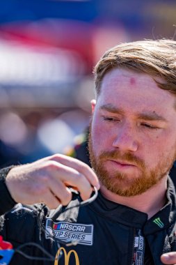 NASCAR Cup Serisi sürücüsü TYLER REDDICK (45), Concord, NC 'deki Charlotte Motor Yarış Pisti' nde Bank of America ROVAL 400 için antrenman yapmaya hazırlanıyor..