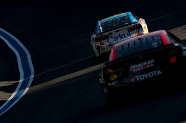 NASCAR Cup Serisi sürücüsü, Kannapolis, NC 'den DANIEL HEMRIC (31), Concord, NC' deki Charlotte Motor Yarış Pisti 'nde Bank of America ROVAL 400 sırasında virajlarda yarışır..