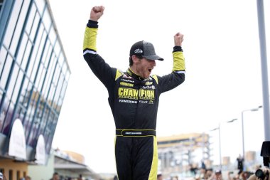 GRANT ENFINGER (9) Homestead-Miami Speedway, FL 'de Baptist Sağlık 200 kazandı.