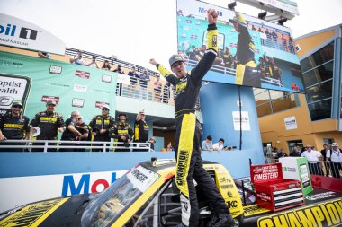 26 Ekim 2024-Homestead, FL: GRANT ENFINGER (9) ve CR7 Motorsports Homestead FL 'de Homestead-Miami Speedway' de düzenlenen 28..