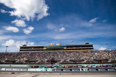 October 27, 2024-Homestead, FL:  TYLER REDDICK of Corning, CA (45) leads the field to the green flag at the start of the Straight Talk Wireless 400 at Homestead-Miami Speedway in Homestead FL. clipart