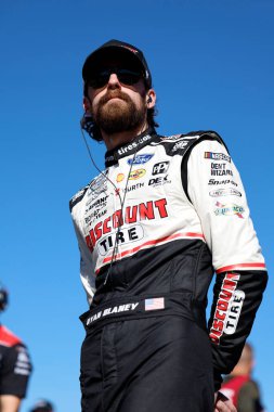 RYAN BLANEY (12), Ridgeway, VA 'daki Martinsville Pistindeki Xfinity 500' e katılmaya hazırlanıyor..