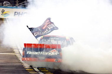Nov 08, 2024-Avondale, AZ; TY MAJESKI (98) Avondale, AZ 'de Phoenix Yarış Pisti' nde NASCAR Craftsman Truck Şampiyonası 'nı kazandı..