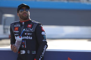 2009, 2024-Avondale, AZ; Mobile 'den BUBBA (23), AL, Avondale, AZ' deki Phoenix Yarış Pisti 'nde NASCAR Kupası Şampiyonası' na katılmaya hazırlanıyor..