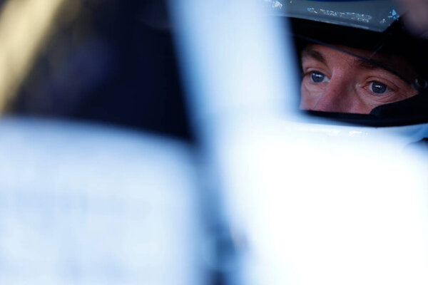 08 ноября 2024-Avondale, AZ; AJ ALLMENDINGER (16) готовится к тренировкам для гонки NASCAR Xfinity Series Championship Race на гонке Phoenix Raceway в Эйвондейле, штат Аризона.