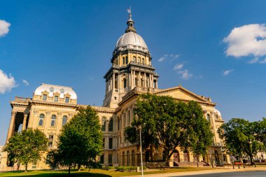 Springfield 'daki Illinois Eyalet Meclisi, Illinois' in 1818 eyaletinden bu yana altıncı meclis binasıdır. Fransız Rönesans Kubbesi, devletin zengin tarihi ve yönetimini sembolize ediyor..