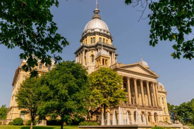 Springfield 'daki Illinois Eyalet Meclisi, Illinois' in 1818 eyaletinden bu yana altıncı meclis binasıdır. Fransız Rönesans Kubbesi, devletin zengin tarihi ve yönetimini sembolize ediyor..
