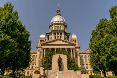 Springfield 'daki Illinois Eyalet Meclisi, Illinois' in 1818 eyaletinden bu yana altıncı meclis binasıdır. Fransız Rönesans Kubbesi, devletin zengin tarihi ve yönetimini sembolize ediyor..