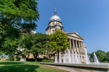 Springfield 'daki Illinois Eyalet Meclisi, Illinois' in 1818 eyaletinden bu yana altıncı meclis binasıdır. Fransız Rönesans Kubbesi, devletin zengin tarihi ve yönetimini sembolize ediyor..