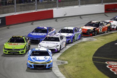 Auckland, Yeni Zelanda 'dan (NZL) SHANE VAN GISBERGEN (88) Winston-Salem NC' deki Bowman Gray Stadyumu 'nda düzenlenen Izgara Çatışması sırasında pozisyon almak için yarışır..