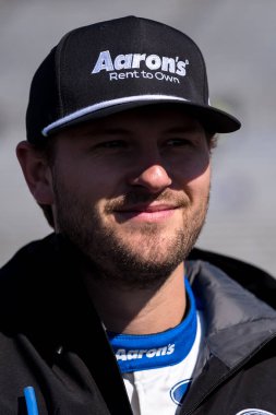 NASCAR Cup Serisi sürücüsü,\ c34, Hampton GA 'daki Atlanta Motor Yarış Pistindeki Ambetter Sağlık 400' e katılmaya hazırlanıyor..