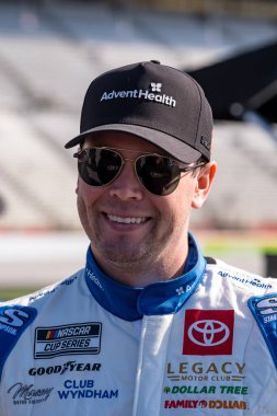 Byron, MI 'den NASCAR Cup Serisi sürücüsü ERIK JONES (43), Hampton GA' daki Atlanta Motor Yarış Pisti 'nde Ambetter Health 400' e katılmaya hazırlanıyor..