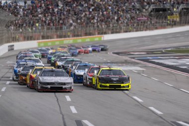 High Point, NC 'den RYAN BLANEY (12), Hampton GA' daki Atlanta Motor Yarış Pisti 'nde Ambetter Health 400 sırasında ön kısımda yarıştı..