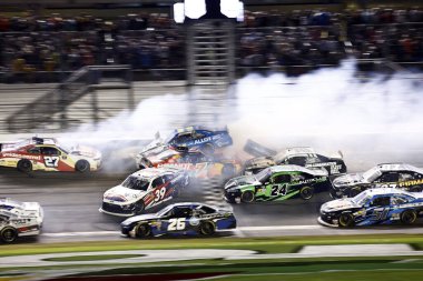 JOSH WILLIAMS (11), Daytona Beach, FL 'deki United Rentals 300 sırasında ön kısımda kaza yaptı..