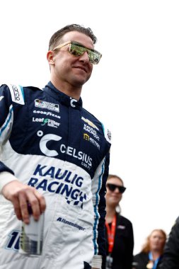 Stratford, WI 'den AJ ALLMENDINGER (16) Hampton, GA' da Ambetter Health 400 için tanıtılır..