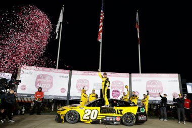 Norman 'dan Chris Bell (20), tamam Hampton, GA' da Ambetter Health 400 'ü kazandı..