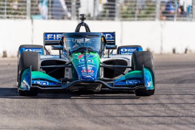 New Albany 'den NTT INDYCAR SERIES sürücüsü GRAM RAHAL (15) (ABD), St. Petersburg St. Petersburg' daki St. Petersburg Caddeleri 'nde düzenlenen Firestone Grand Prix tatbikatı sırasında dönüşler boyunca seyahat eder..