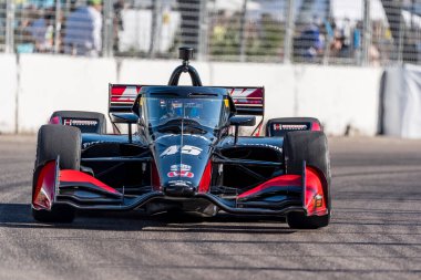 Odiham, İngiltere 'den NTT INDYCAR SERIES sürücüsü LOUIS FOSTER (R) (45), St. Petersburg St. Petersburg FL' deki St. Petersburg Caddeleri 'nde düzenlenen Firestone Grand Prix tatbikatı sırasında dönüşlerden geçer..