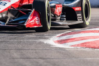 İsveç 'in Kumla kentinden NTT INDYCAR SERIES sürücüsü MARCUS ERICSSON (28), St. Petersburg St. Petersburg FL' deki St. Petersburg Caddeleri 'nde düzenlenen Firestone Grand Prix tatbikatı sırasında dönüşlerden geçiyor..