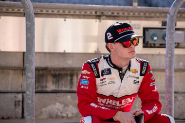 Odaklanmış Sağlık 250 için Austin, TX 'teki Circuit of the Americas' da pratik yapmaya hazırlanırken, JESSE Love (2) aracına bağlanır..