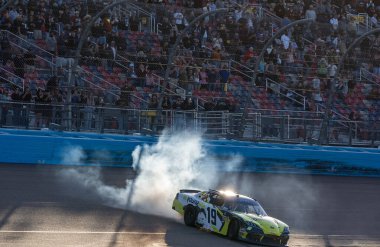 Mar 08, 2025-Avondale, AZ; NASCAR Xfinity Serisi sürücüsü, ARIC ALMIROLA (19), Avondale, AZ, ABD 'deki Phoenix Hipodromu' nda GOVX 200 'ü kazandı..