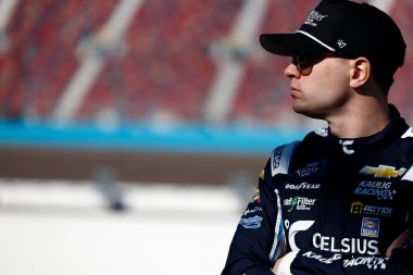 CHRISTIAN ECKES (16) Avondale, AZ 'de GOVX 200 için pratik yapmaya hazırlanıyor.