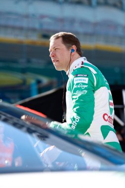 Rochester Hills, Michigan 'dan BRAD KESELOWSKI (6) Las Vegas, NV' de Pennzoil 400 antrenmanına hazırlanıyor..